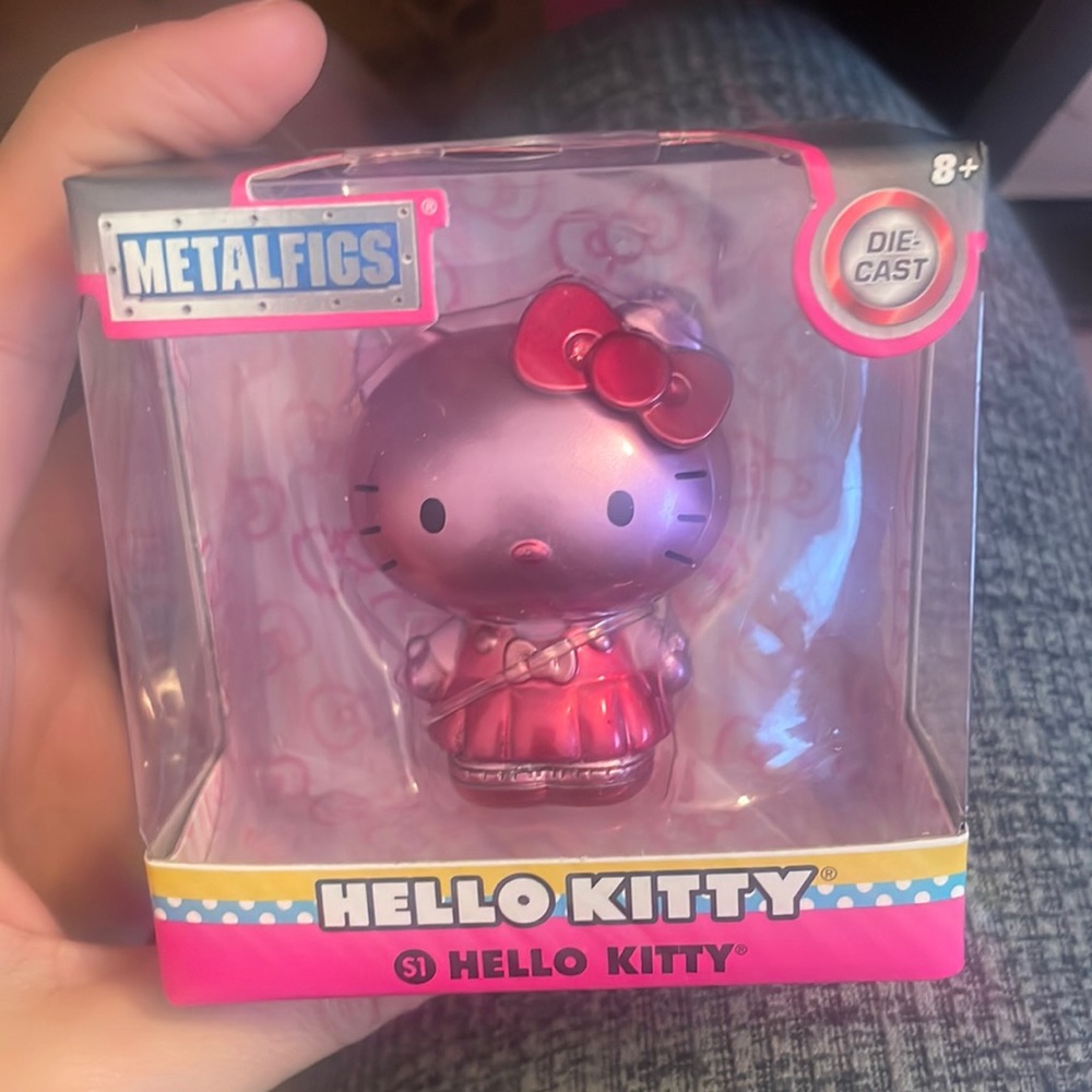 Hello kitty pink metal diescast figure